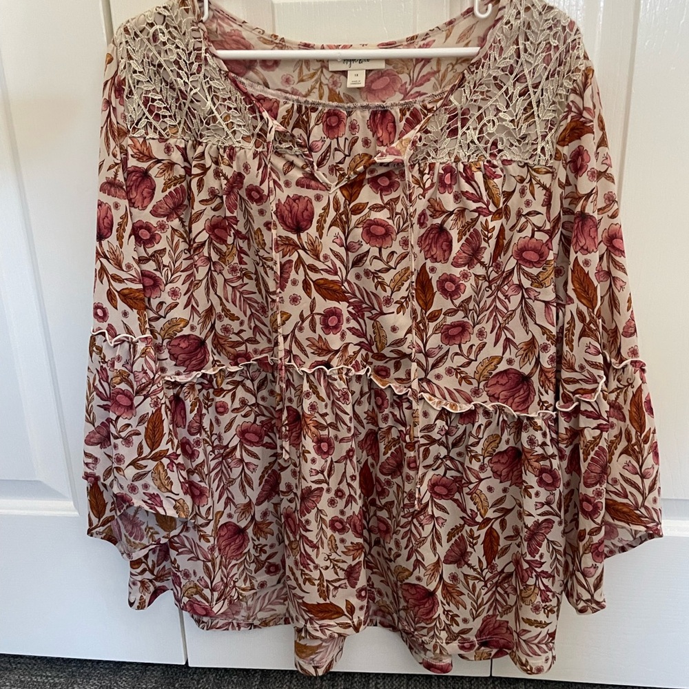 Style & Co. Womens
Bell Sleeve Brulee Foliage
Babydoll Top Plus Size 1X